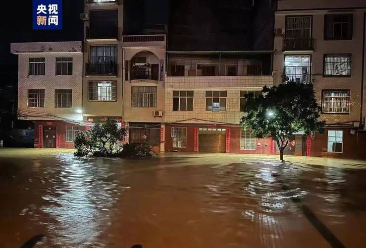 特大暴雨来了，特大暴雨来袭！请市民注意安全，做好防范措施！