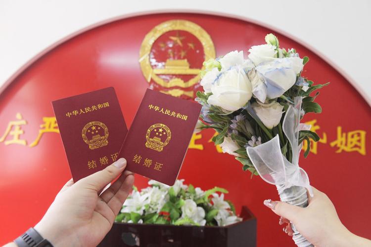 结婚离婚不用户口本，结婚离婚不再需要户口本