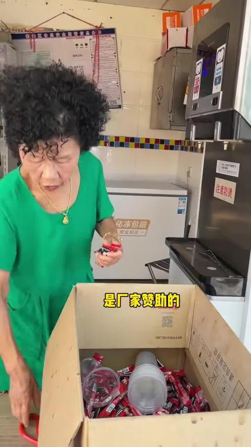 手冲咖啡阿姨现状，手冲咖啡阿姨的现状，从街头小贩到专业咖啡师